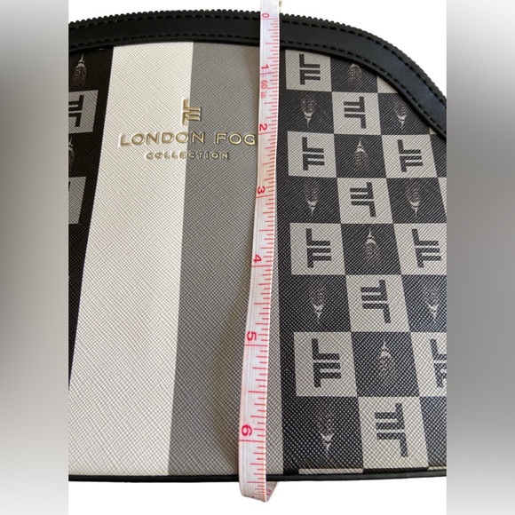 LONDON FOG ELLIE SIGNATURE CROSSBODY - Picture 4 of 15